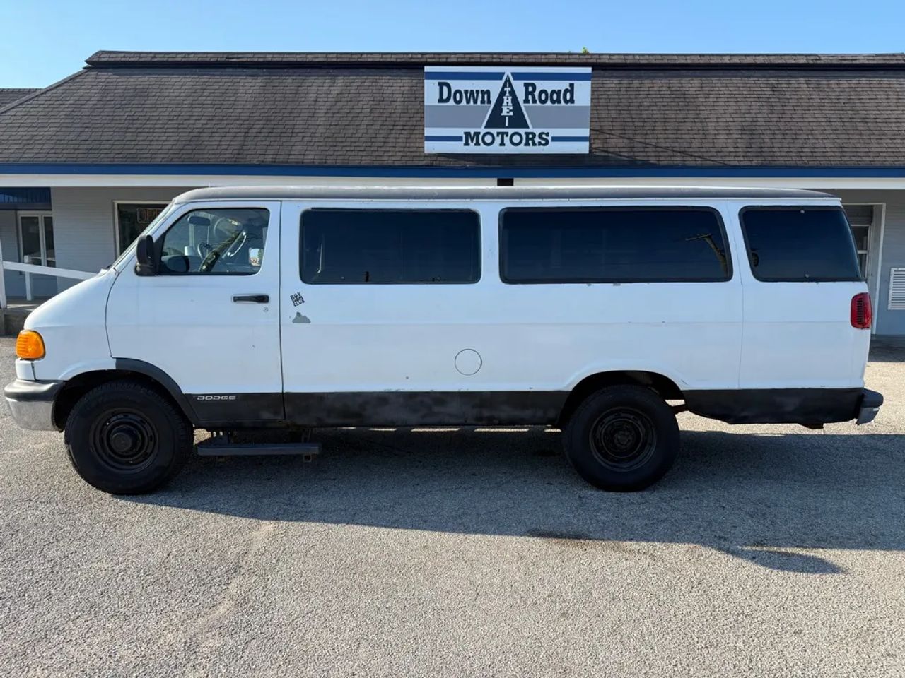 dodge ram wagon 2002 2B5WB35Z62K132204 image dodge ram wagon 2002 2B5WB35Z62K132204 image